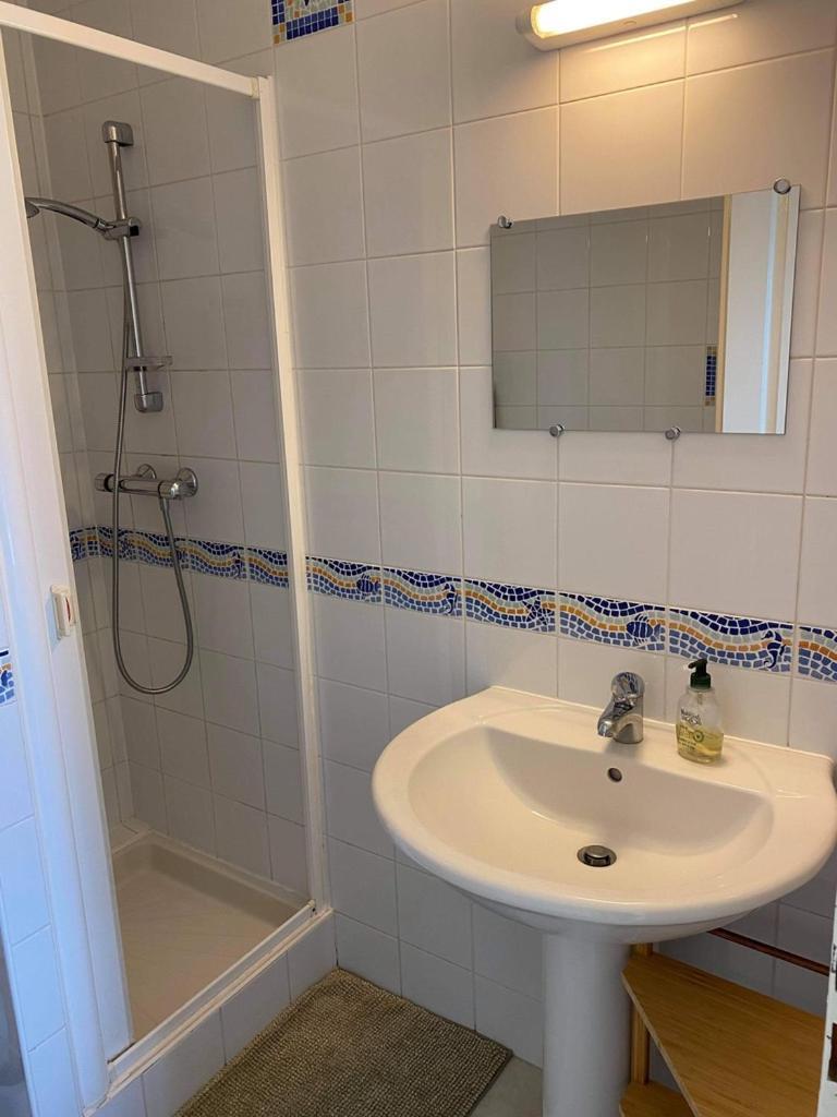 Appartement Ou Studio En Hyper Centre, Pour La Plage Et La Rue Pietonne Il Suffit De Traverser La Rue , Voir La Photo Principale Andernos-les-Bains Luaran gambar