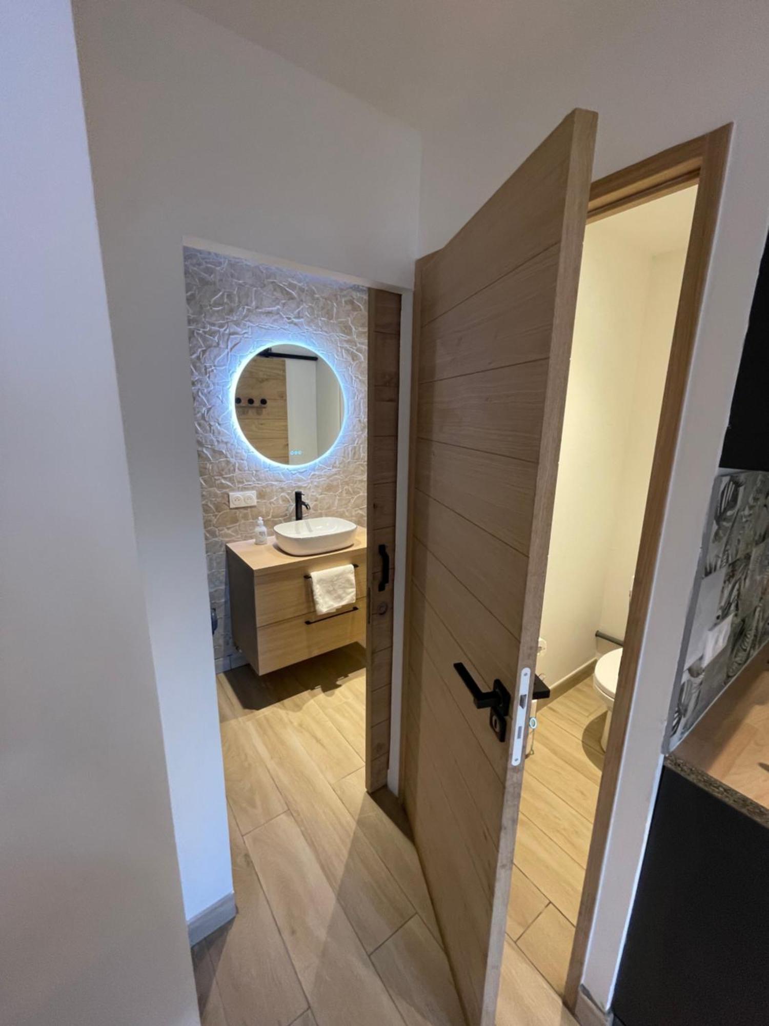 Appartement Ou Studio En Hyper Centre, Pour La Plage Et La Rue Pietonne Il Suffit De Traverser La Rue , Voir La Photo Principale Andernos-les-Bains Luaran gambar