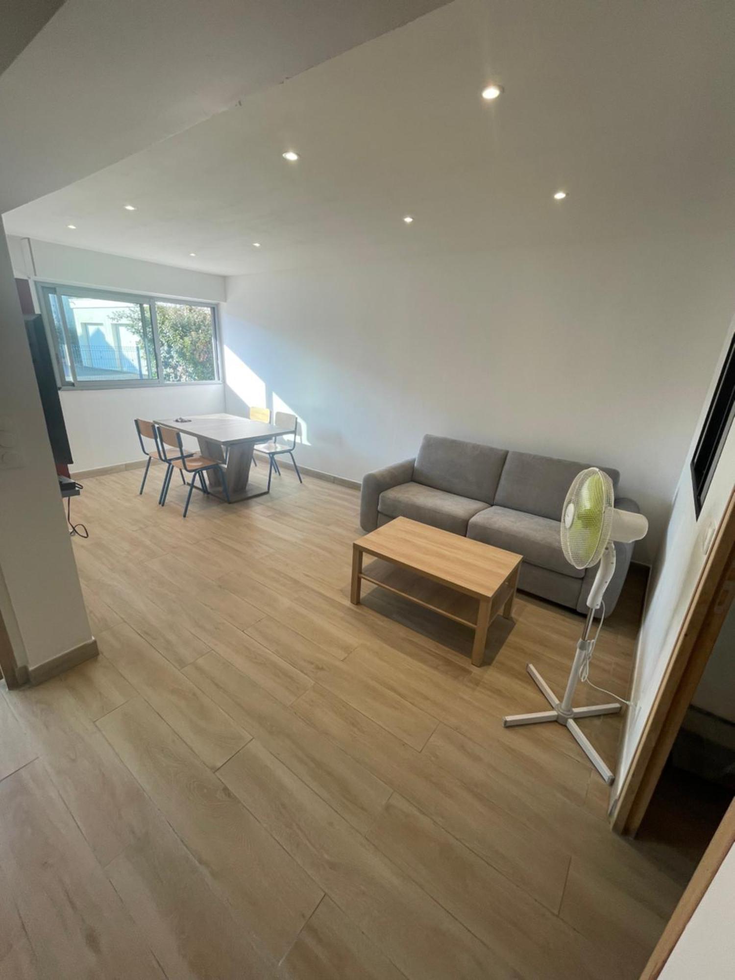 Appartement Ou Studio En Hyper Centre, Pour La Plage Et La Rue Pietonne Il Suffit De Traverser La Rue , Voir La Photo Principale Andernos-les-Bains Luaran gambar