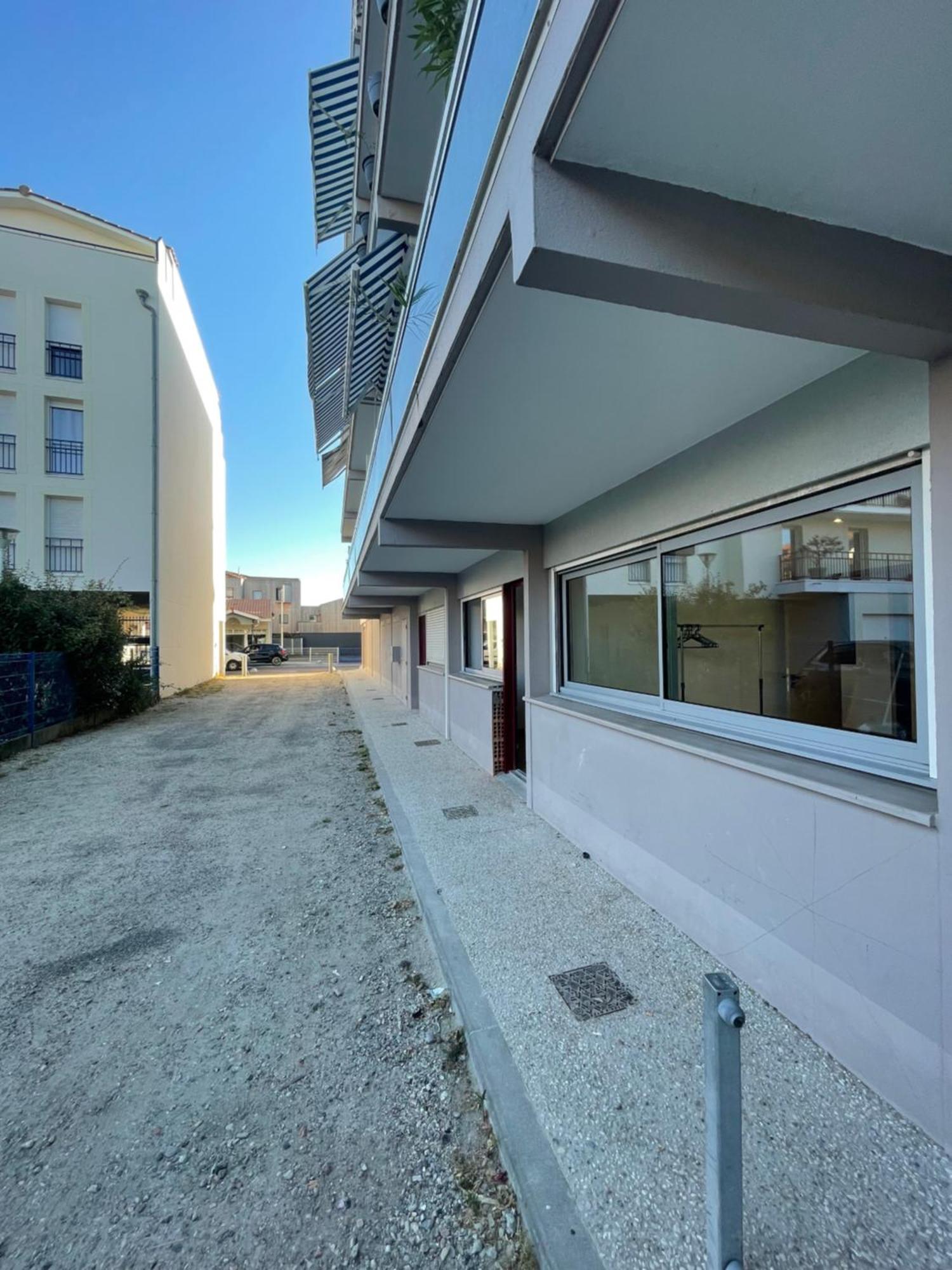 Appartement Ou Studio En Hyper Centre, Pour La Plage Et La Rue Pietonne Il Suffit De Traverser La Rue , Voir La Photo Principale Andernos-les-Bains Luaran gambar