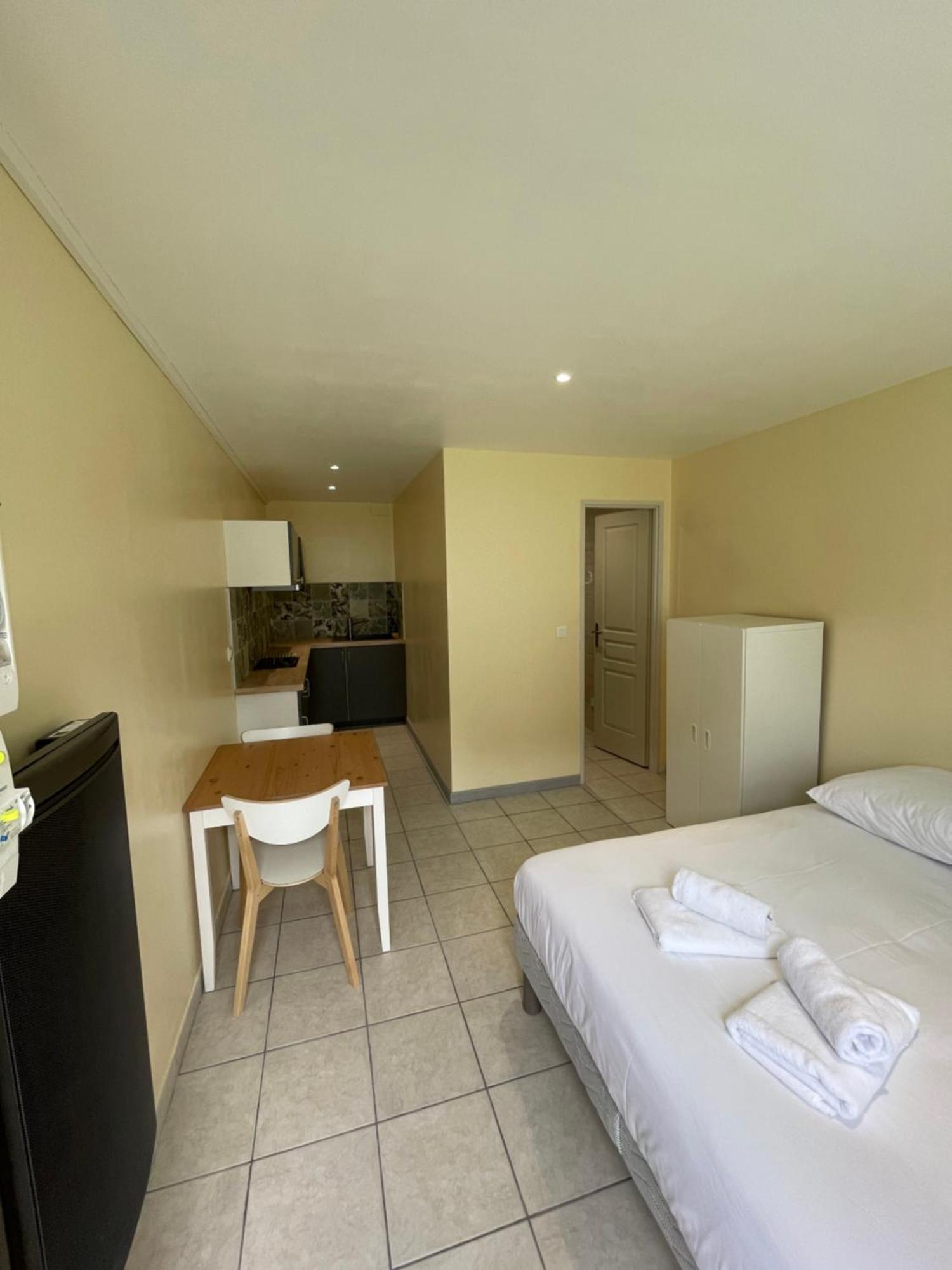Appartement Ou Studio En Hyper Centre, Pour La Plage Et La Rue Pietonne Il Suffit De Traverser La Rue , Voir La Photo Principale Andernos-les-Bains Luaran gambar
