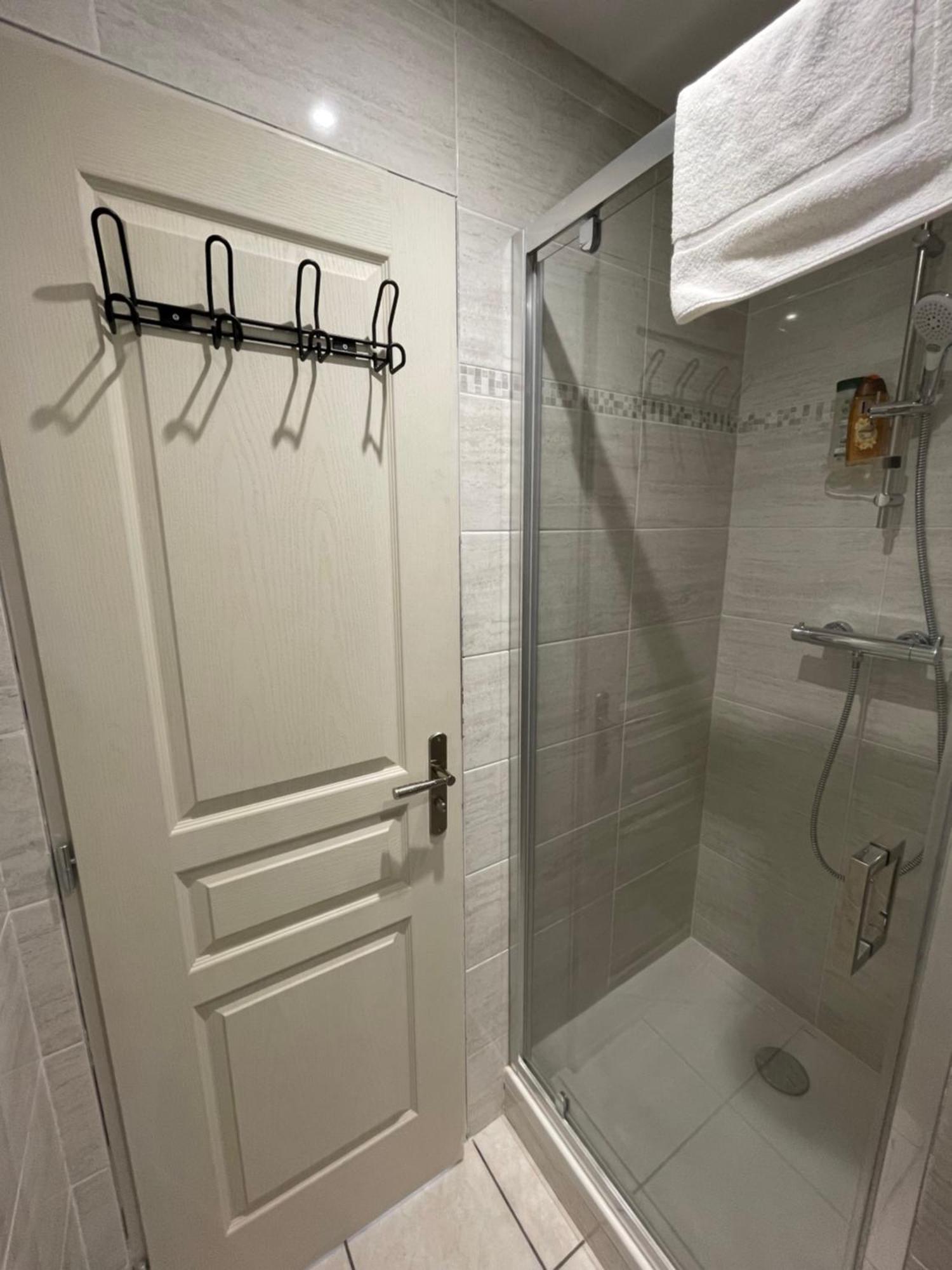 Appartement Ou Studio En Hyper Centre, Pour La Plage Et La Rue Pietonne Il Suffit De Traverser La Rue , Voir La Photo Principale Andernos-les-Bains Luaran gambar