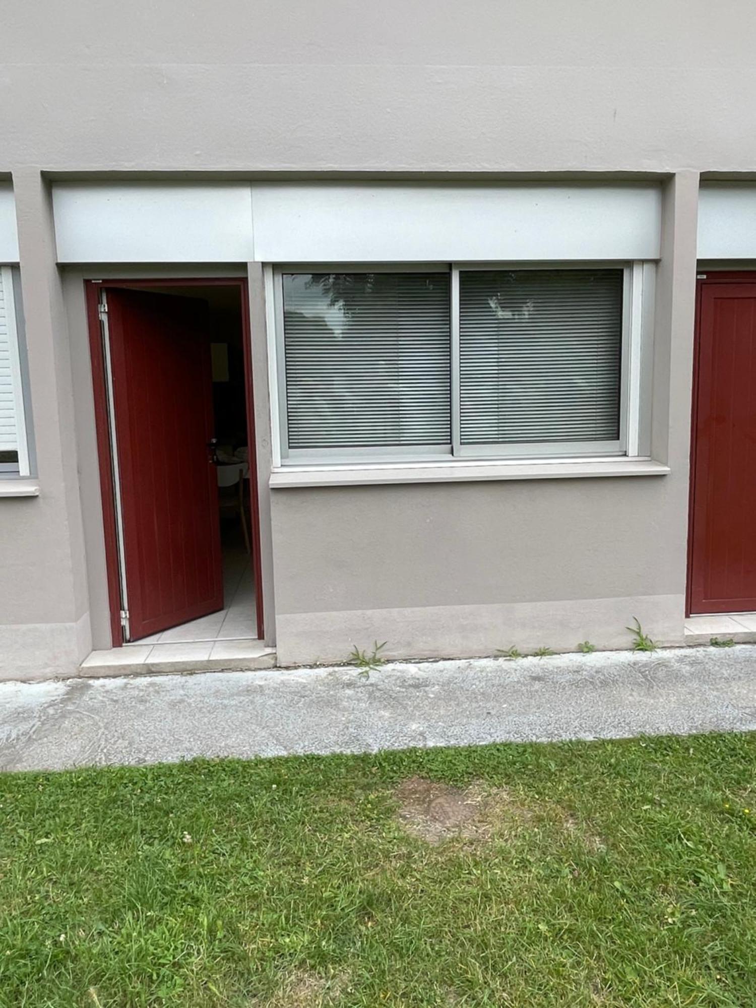 Appartement Ou Studio En Hyper Centre, Pour La Plage Et La Rue Pietonne Il Suffit De Traverser La Rue , Voir La Photo Principale Andernos-les-Bains Luaran gambar