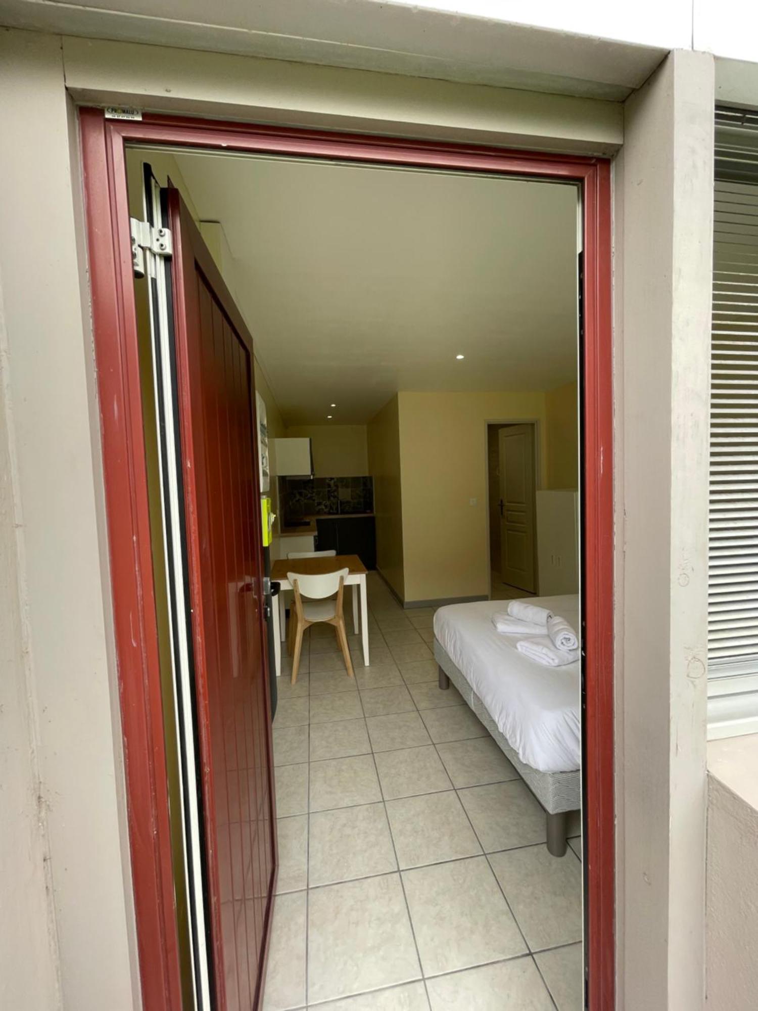 Appartement Ou Studio En Hyper Centre, Pour La Plage Et La Rue Pietonne Il Suffit De Traverser La Rue , Voir La Photo Principale Andernos-les-Bains Luaran gambar